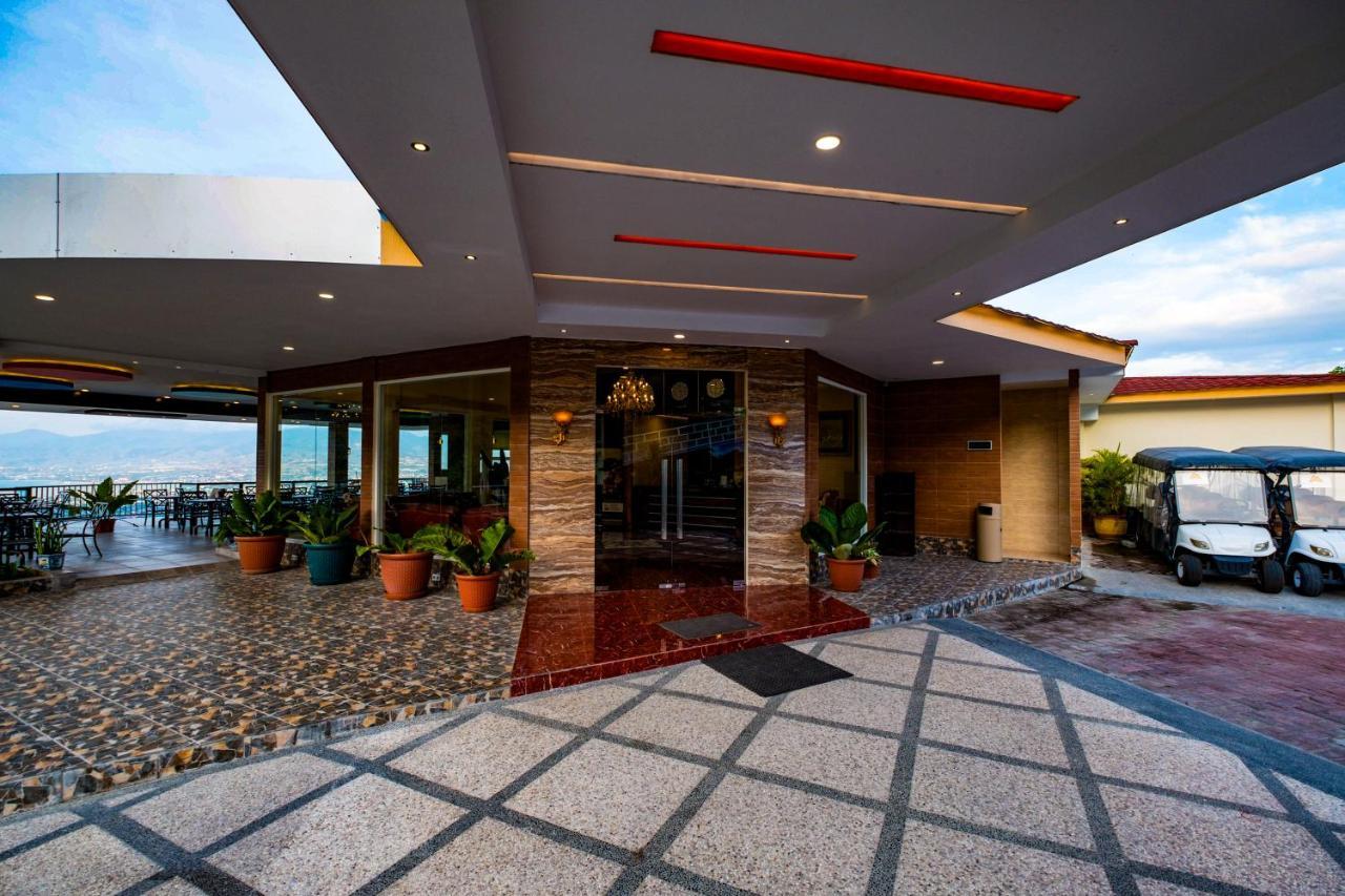 Bukit Indah Doda Hotel & Resorts Palu Exteriér fotografie